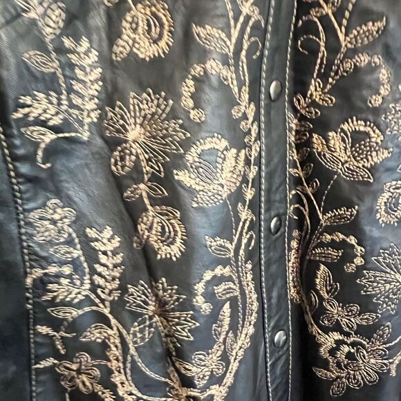 New Frontier Embroidered Leather Button Snap women’s Jacket. Size Small. - Picture 3 of 10